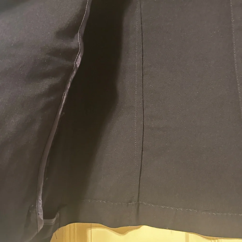 Navy Blue Cropped Blazer w/Zip Pockets and Cuffs - Picture 2 of 6